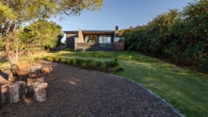 aston house 02 pres (1)